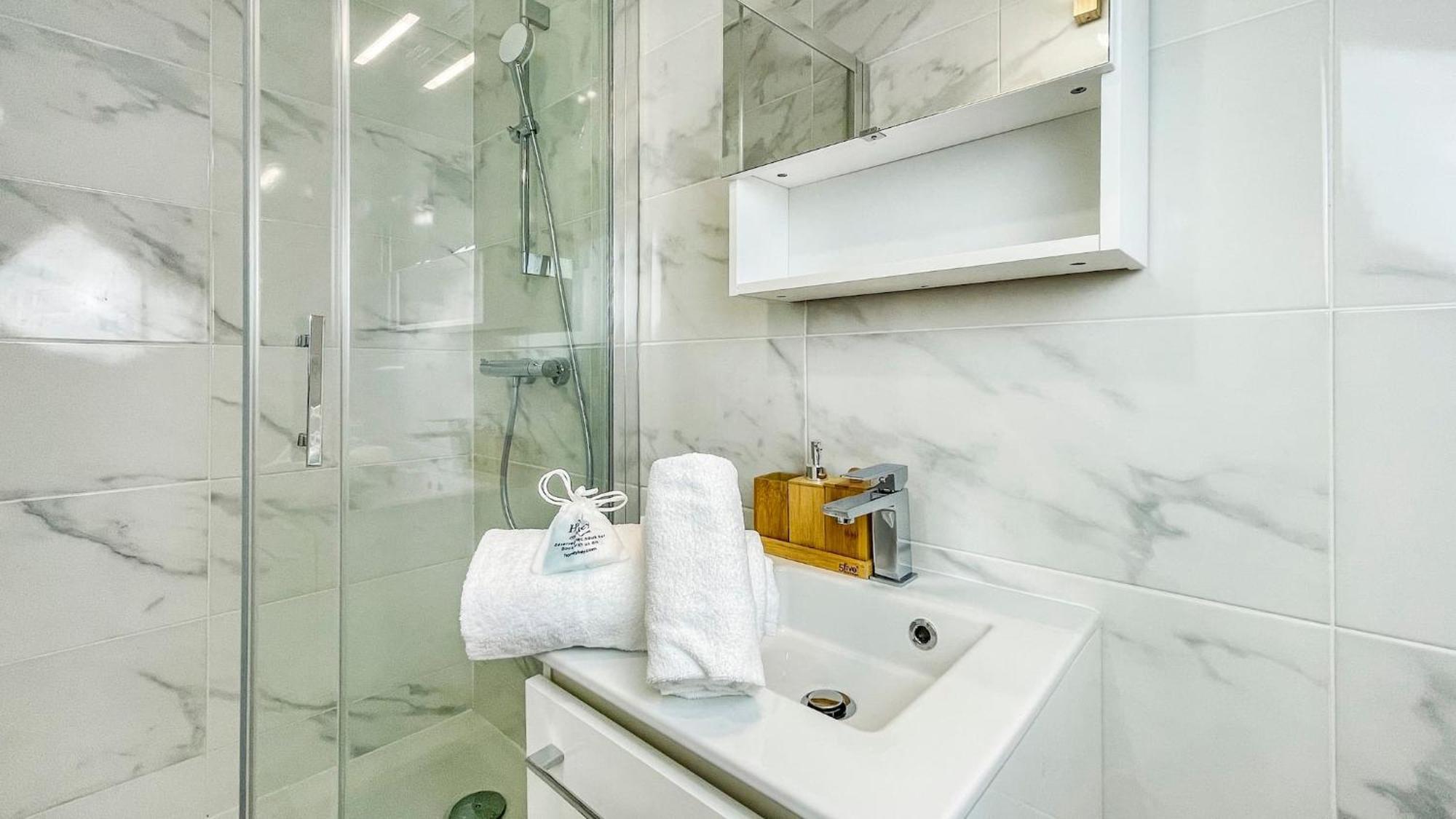 La Coloc Mugi: Upscale Shared Living with Private Rooms and Balcony Annemasse Exterior photo